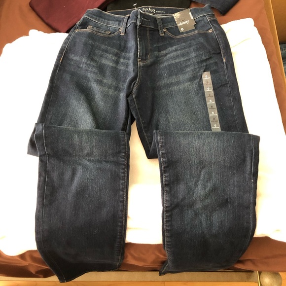 NWT. NEW YORK & CO SOHO Slim leg/Skinny Jeans. Dark Blue. Size 6 - Picture 3 of 6